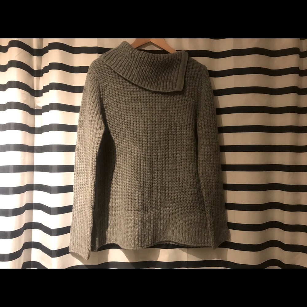 Danier sweater